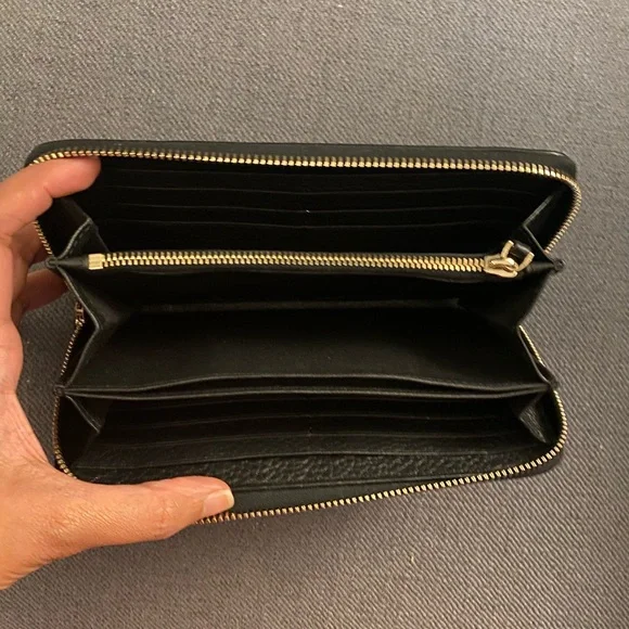 Valentino MSRP $700 NWOT Rockstud Grainy Calfskin Wallet - Picture 2 of 2